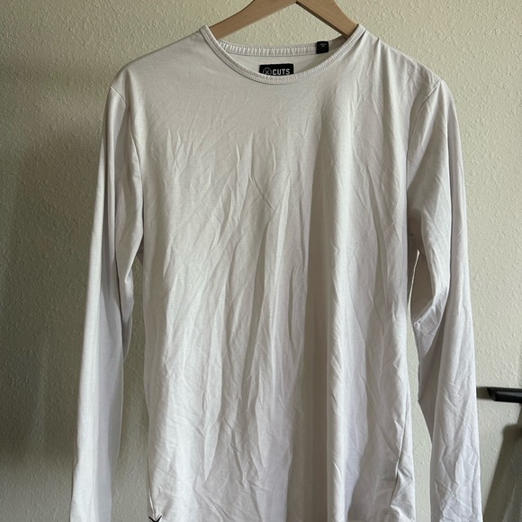 Cuts Clothing AO Long Sleeve Curve -Hem Tee. Various colors. Small - Picture 2 of 3